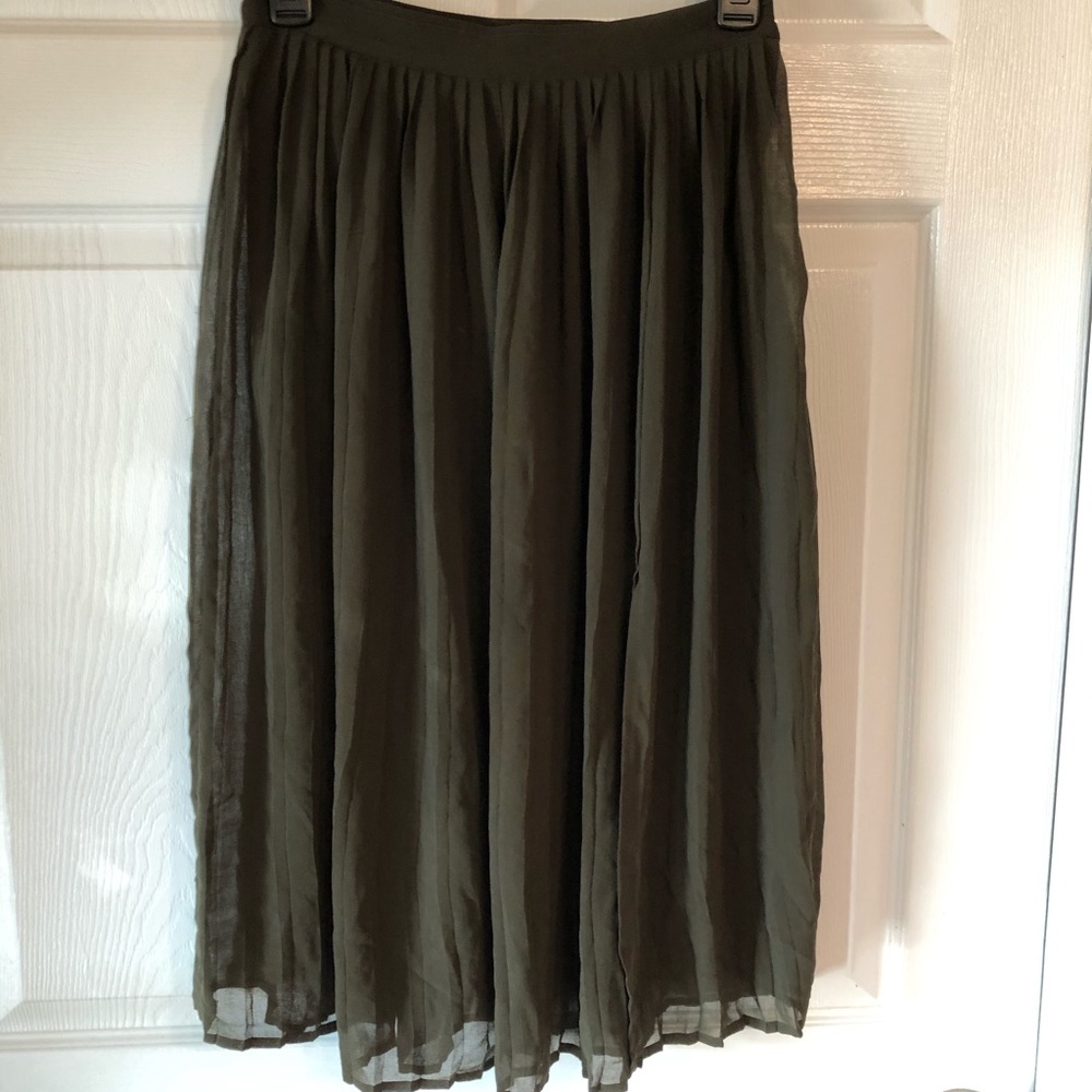 Forever 21 Pleated Skirt Small